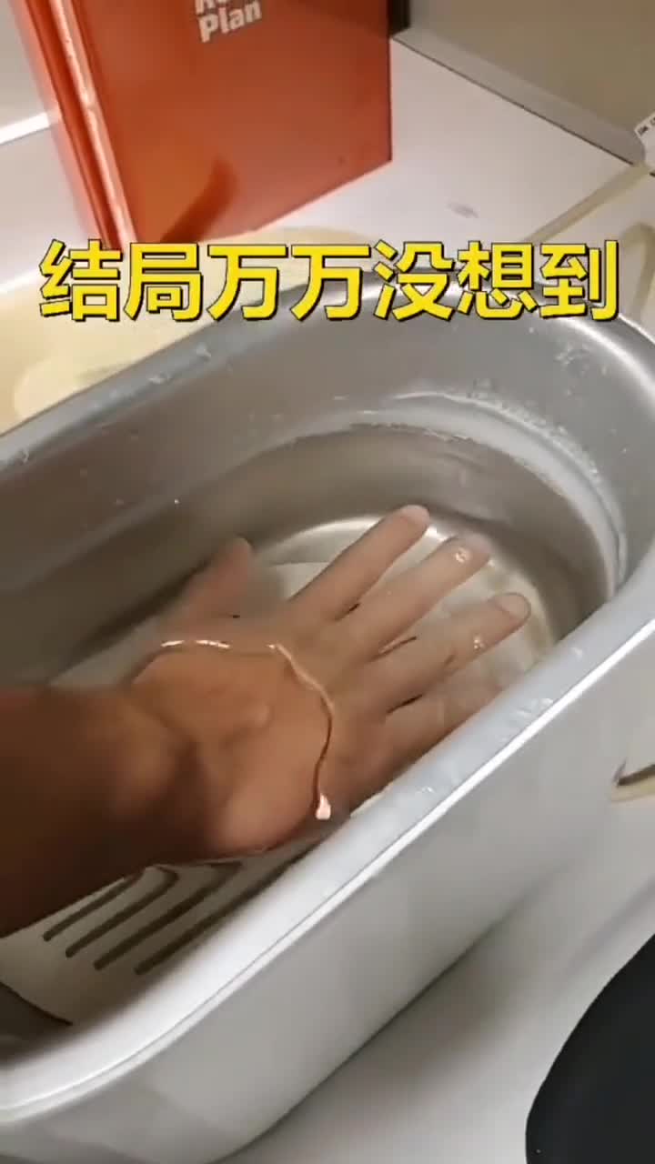 本以为是一盆清水,直到把手放进去后,让我怀疑人生了