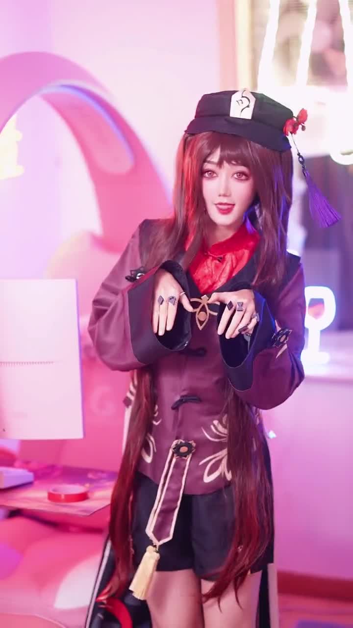 当微胖圆脸女生挑战cos这波属实是低配版胡桃了原神雾海悬谜境原神cos