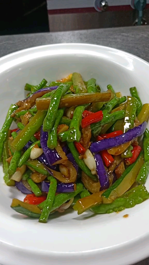 农家四宝,豆角,苦瓜,黄瓜,茄子,组成一道美味菜-度小视