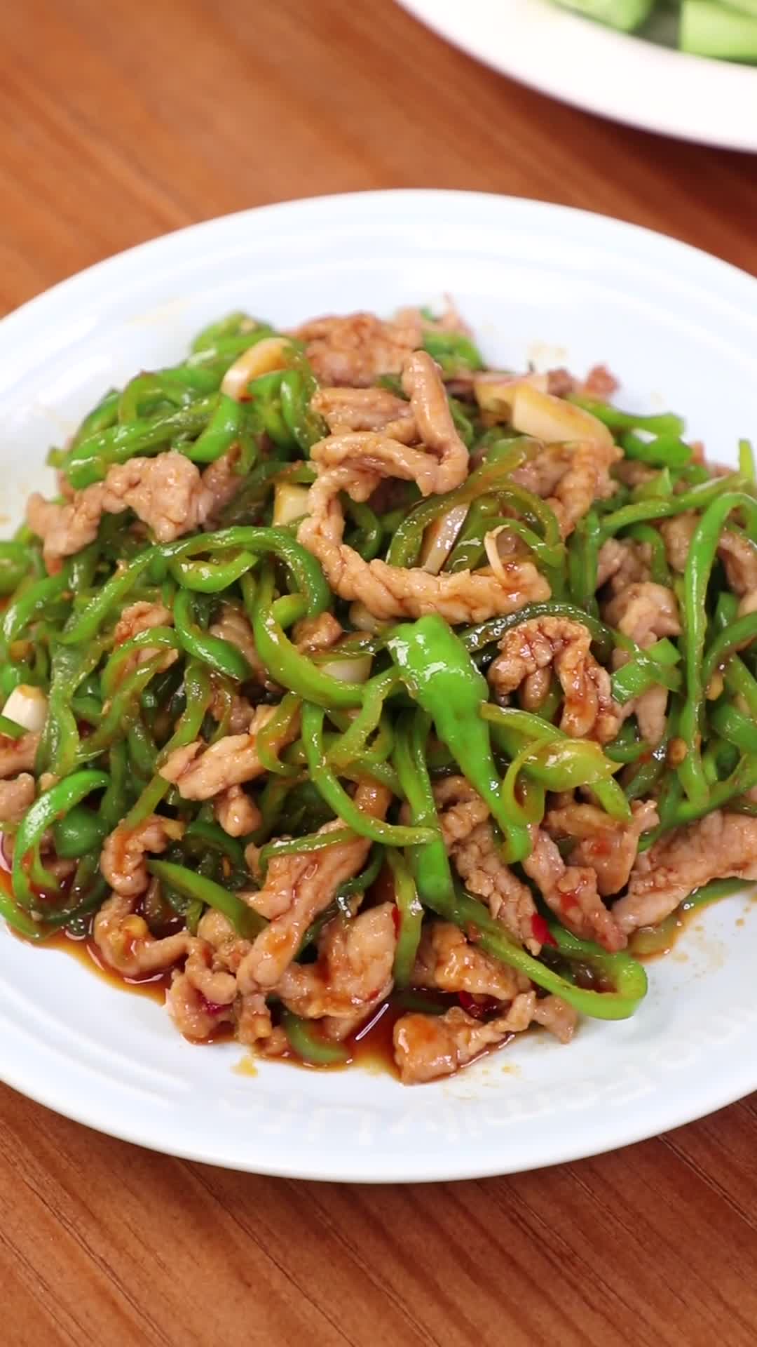 喂谷美食记:家常青椒肉丝做法,一看就会