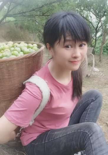 你好我叫田甜贵州人虽然长得不好看不够迷人生在农村但我能吃苦健康翻