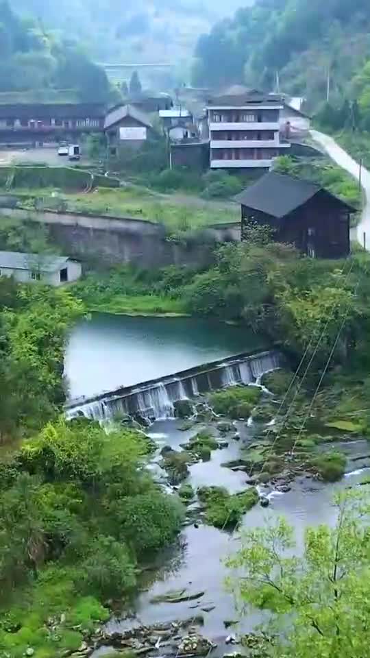 贵州废弃汞矿厂,曾被誉为"小香港",如今辉煌不在成人间仙境