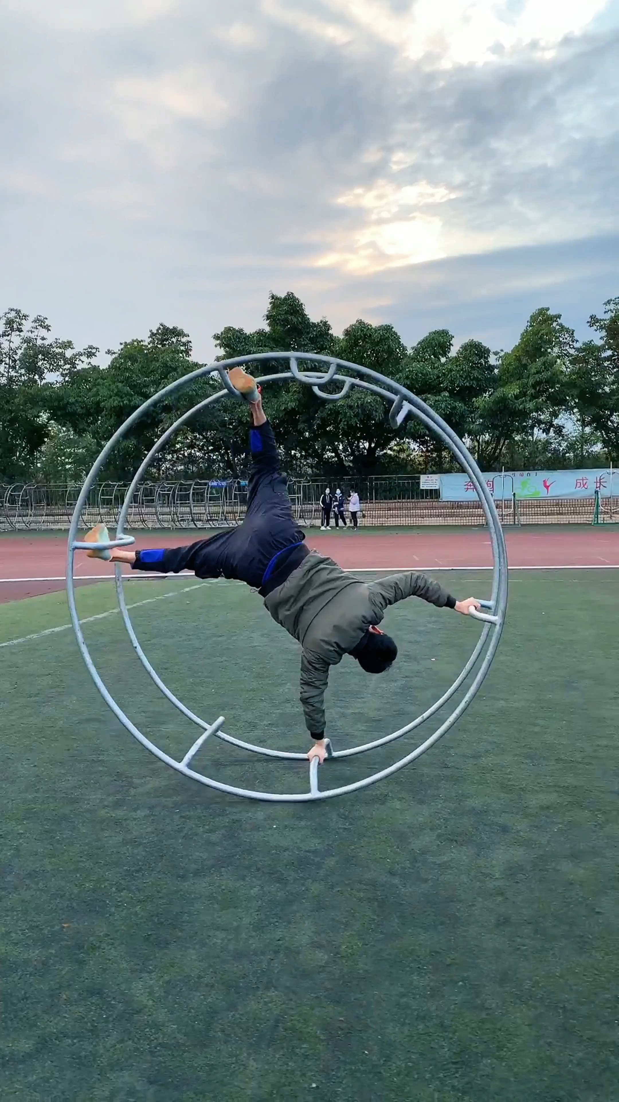 飞行员#天气好冷,借来哪吒的风火轮踩几圈