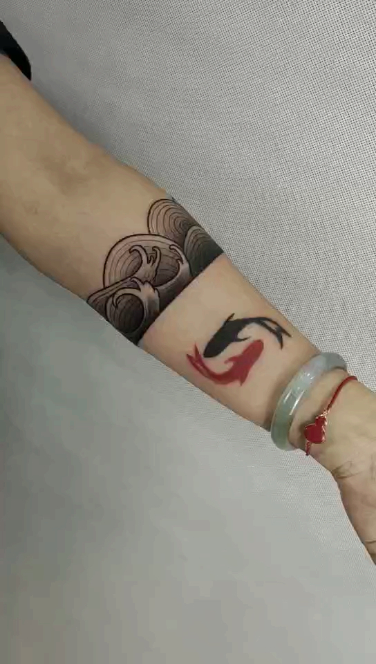 好物推荐#独一无二的设计款,浪花手环#纹身##杭州大唐纹身