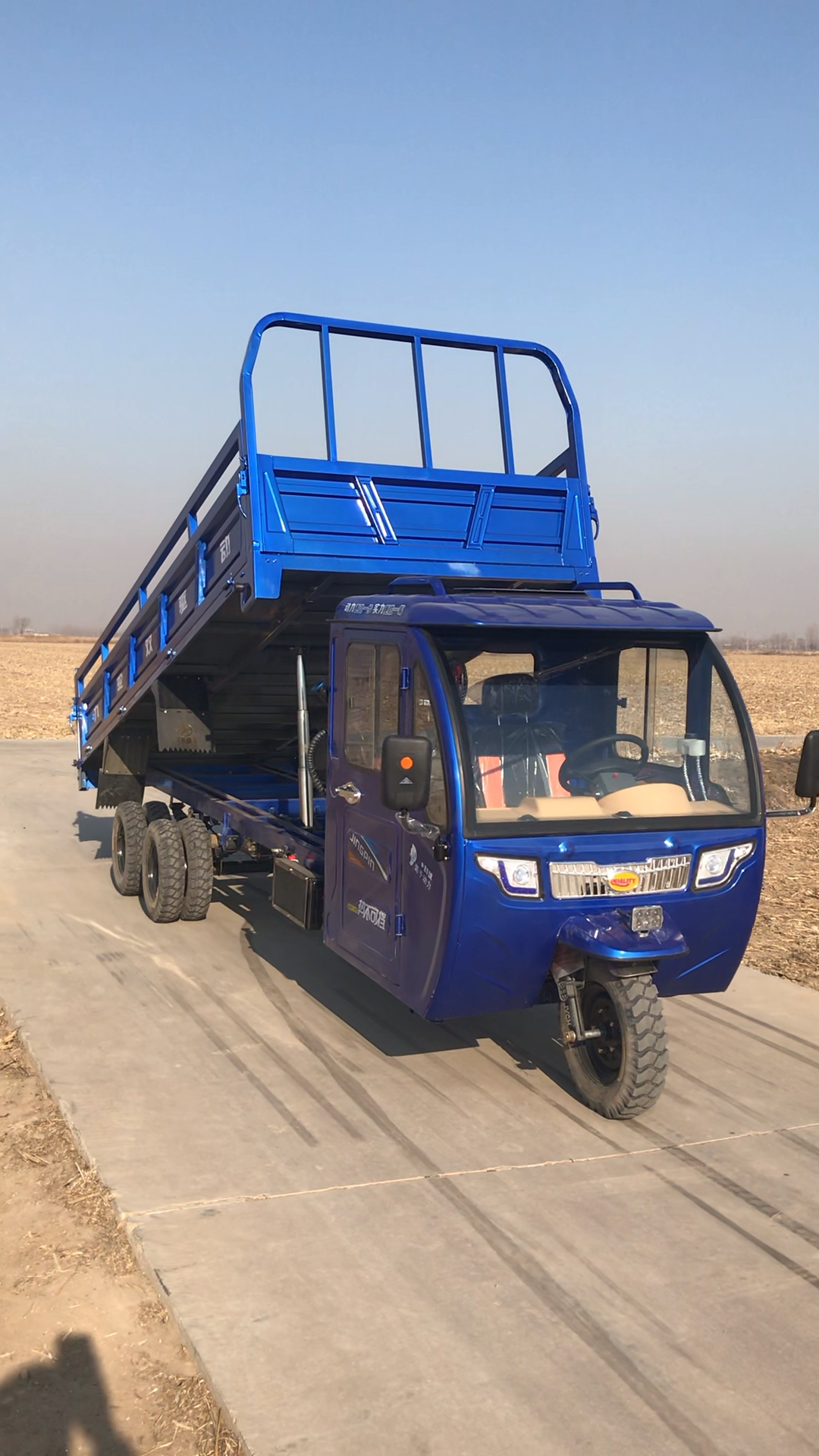 九轮双驱动摩托车陆地巡洋舰