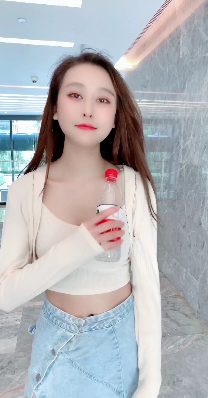 用锁骨开水瓶盖?这招太牛了!