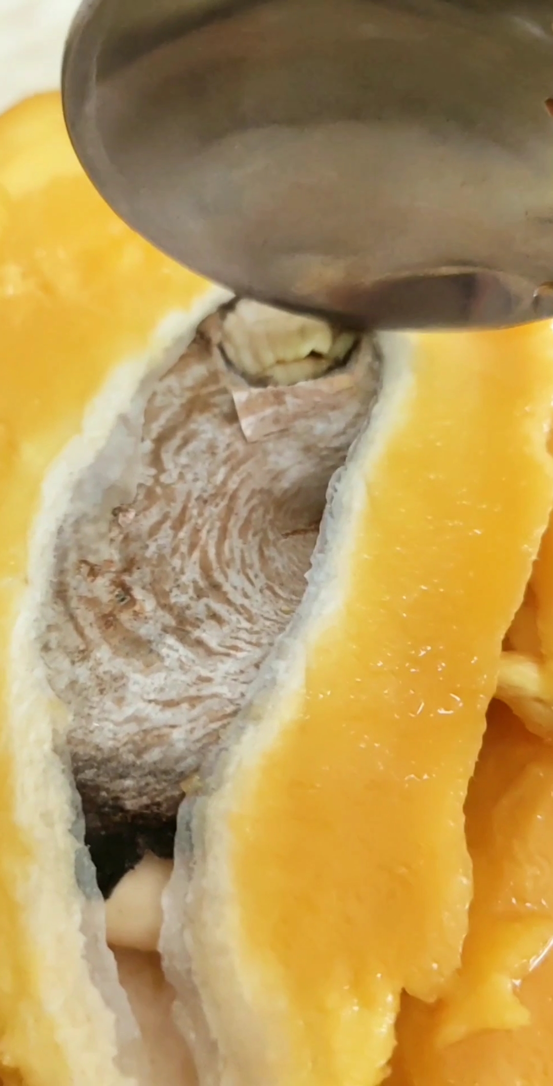 猜猜,这样的芒果核果肉多吗?