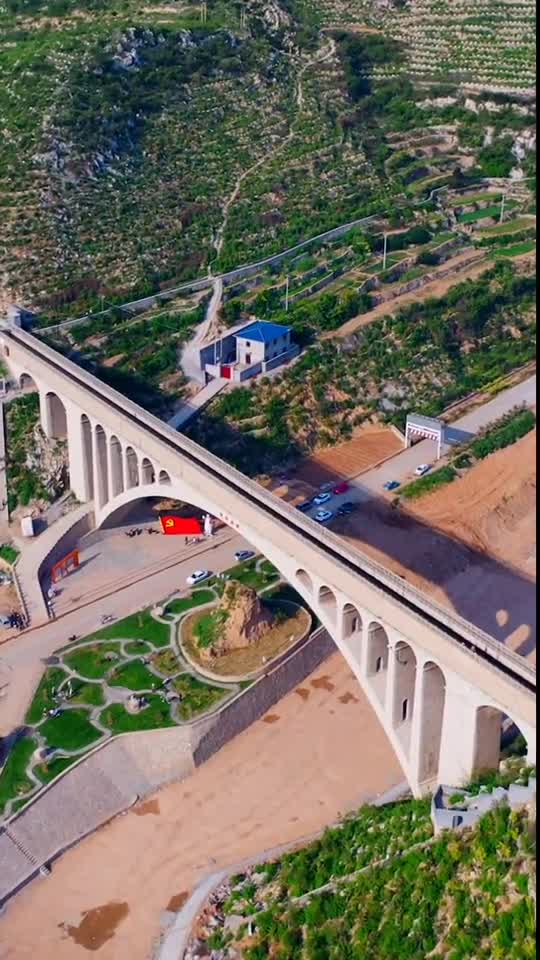 河北邯郸70年代伟大的水利工程,险峰渡槽建设标工3147万人,历经11个月