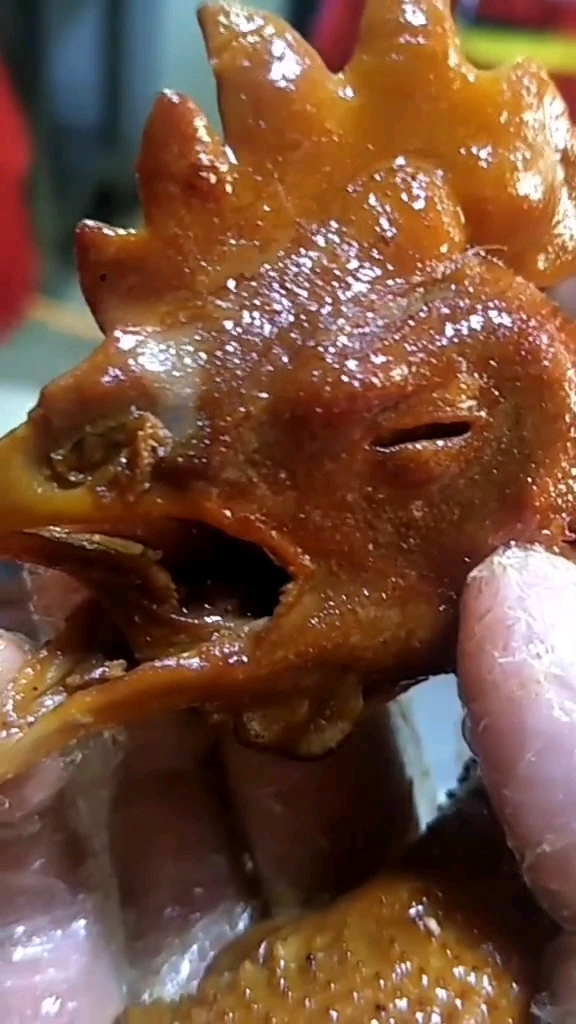 全民正能量#吃鸡头还有什么说法么?奶奶说女孩吃鸡头不好,别吓我.