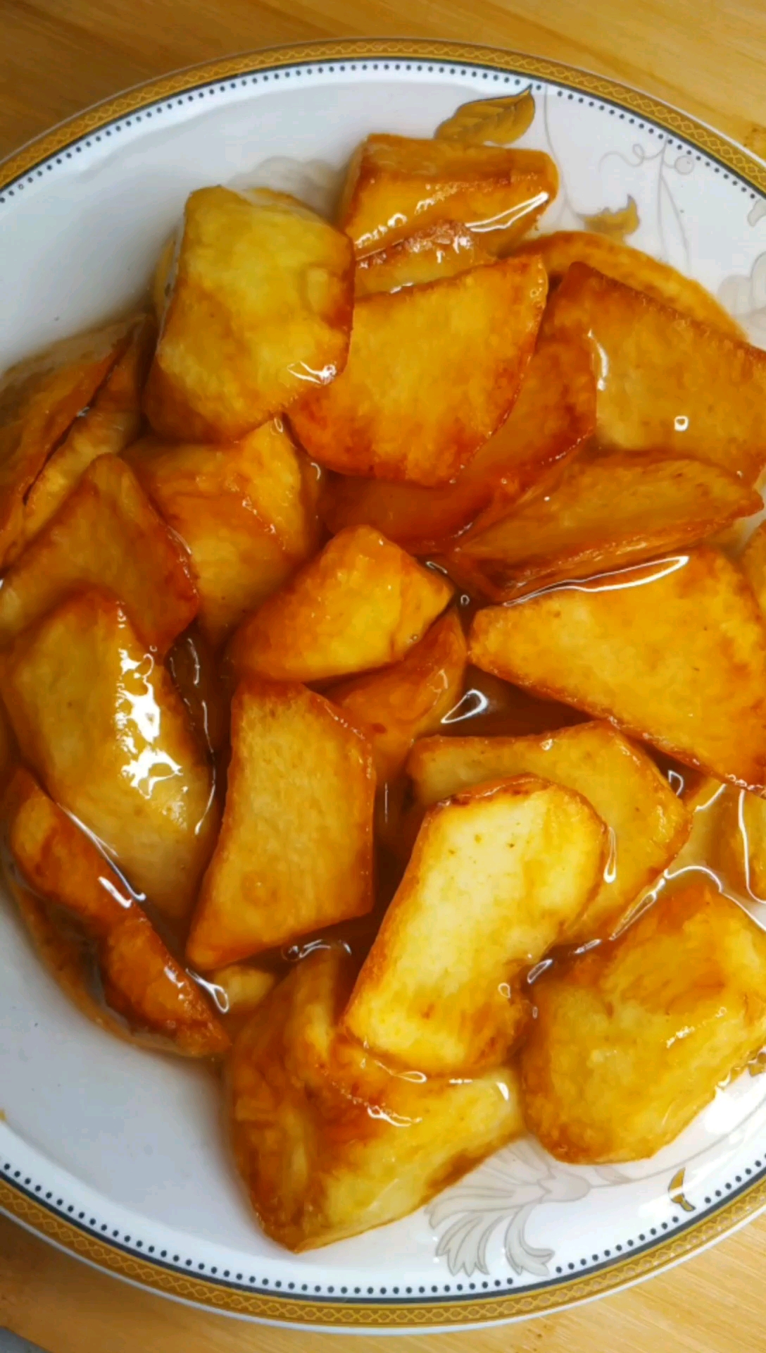 我要上热门#小时候的记忆,糖洋芋,这不是一道菜,是满满的回忆-度惺佑