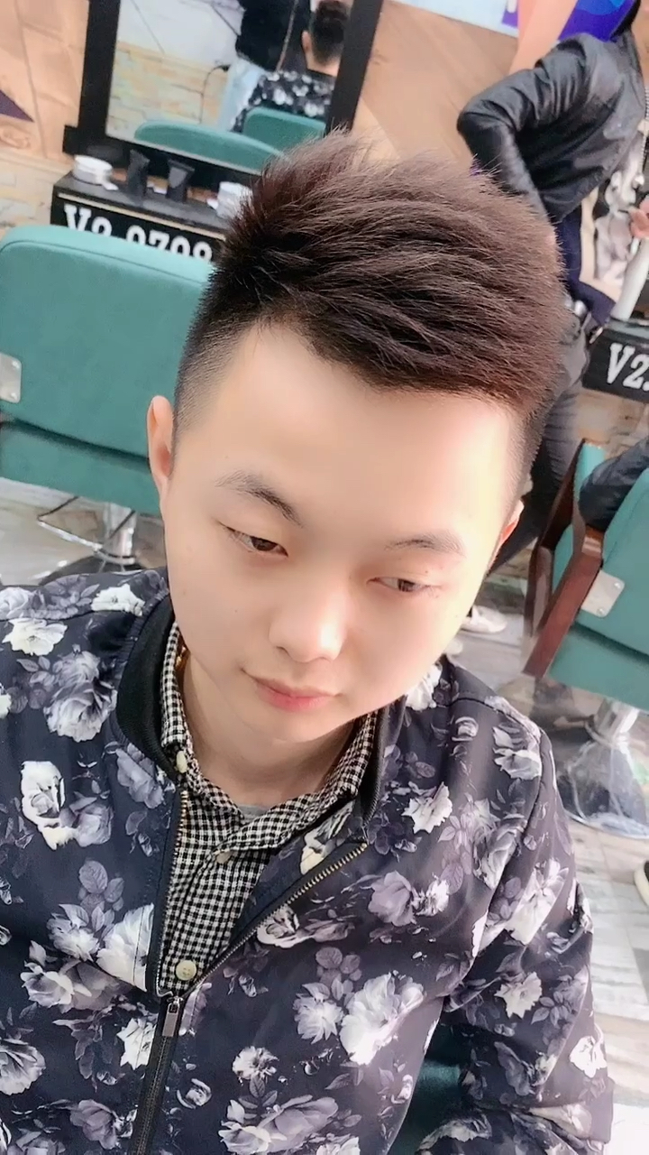 精神小伙必备头型.