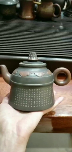 82岁老人邱一峰大师心经坭兴陶,收藏重器,精品好器,很漂亮值得收藏的