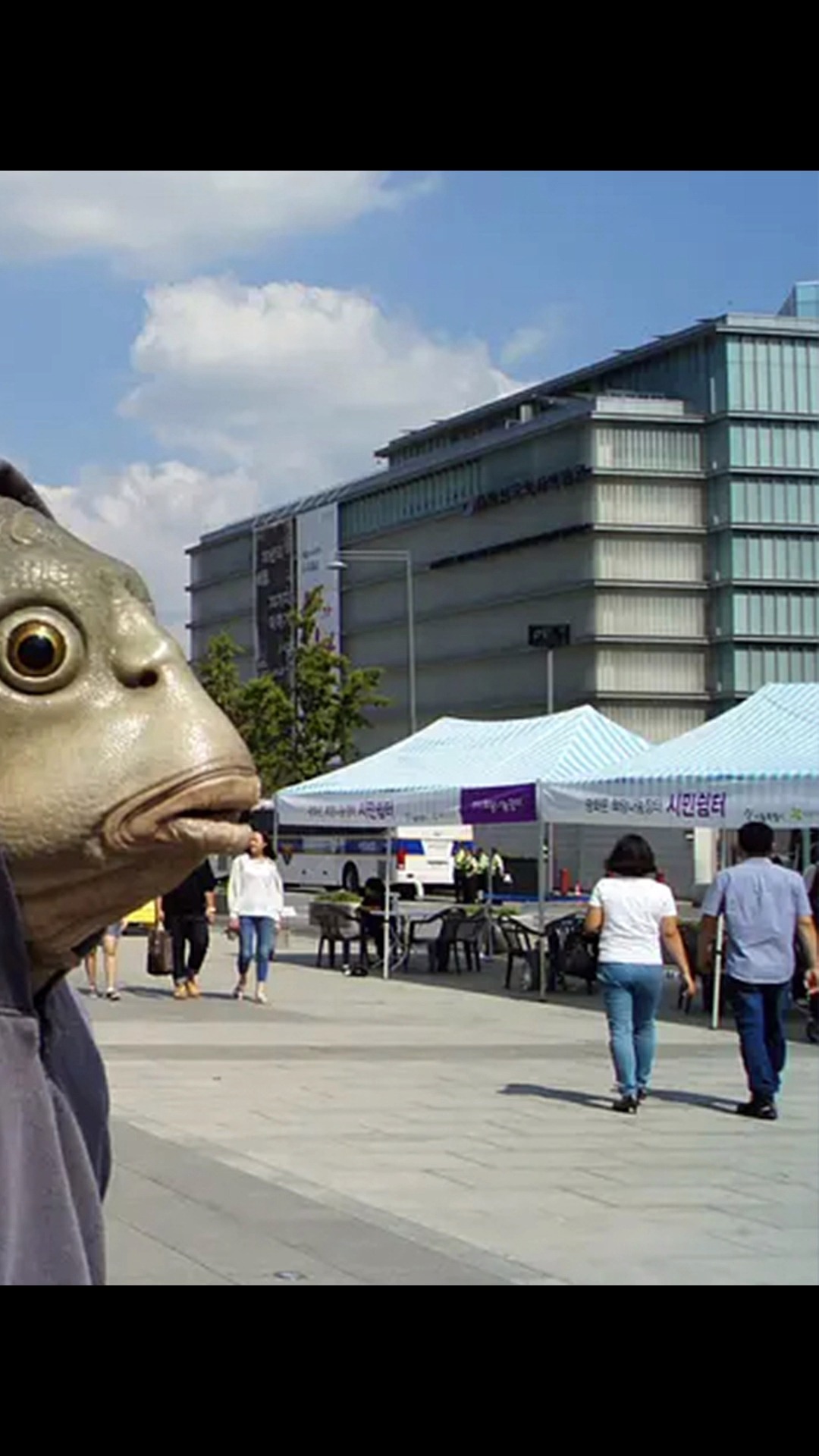 一场药物实验,小伙变成了鱼头人身的怪物!悬疑片《突然变异》