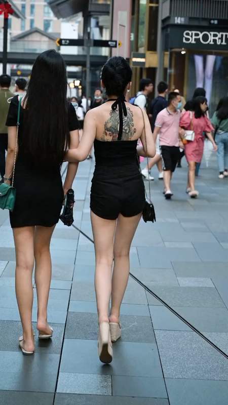 这背影,小姐姐不是一般人#街拍 #美女 #大长腿-全民小视频