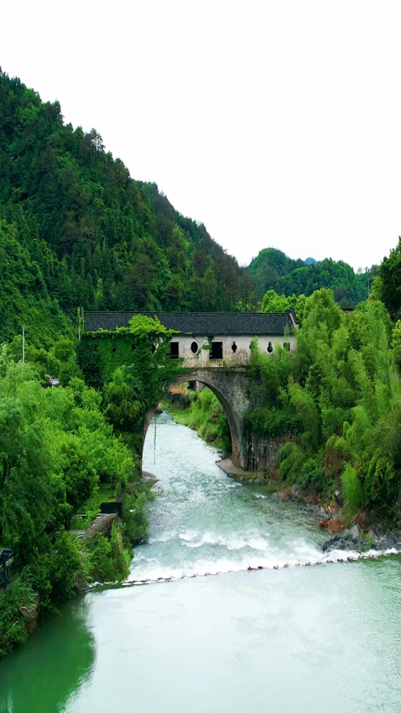 歙县水竹坑廊桥,有近800年历史,古迹 犹存