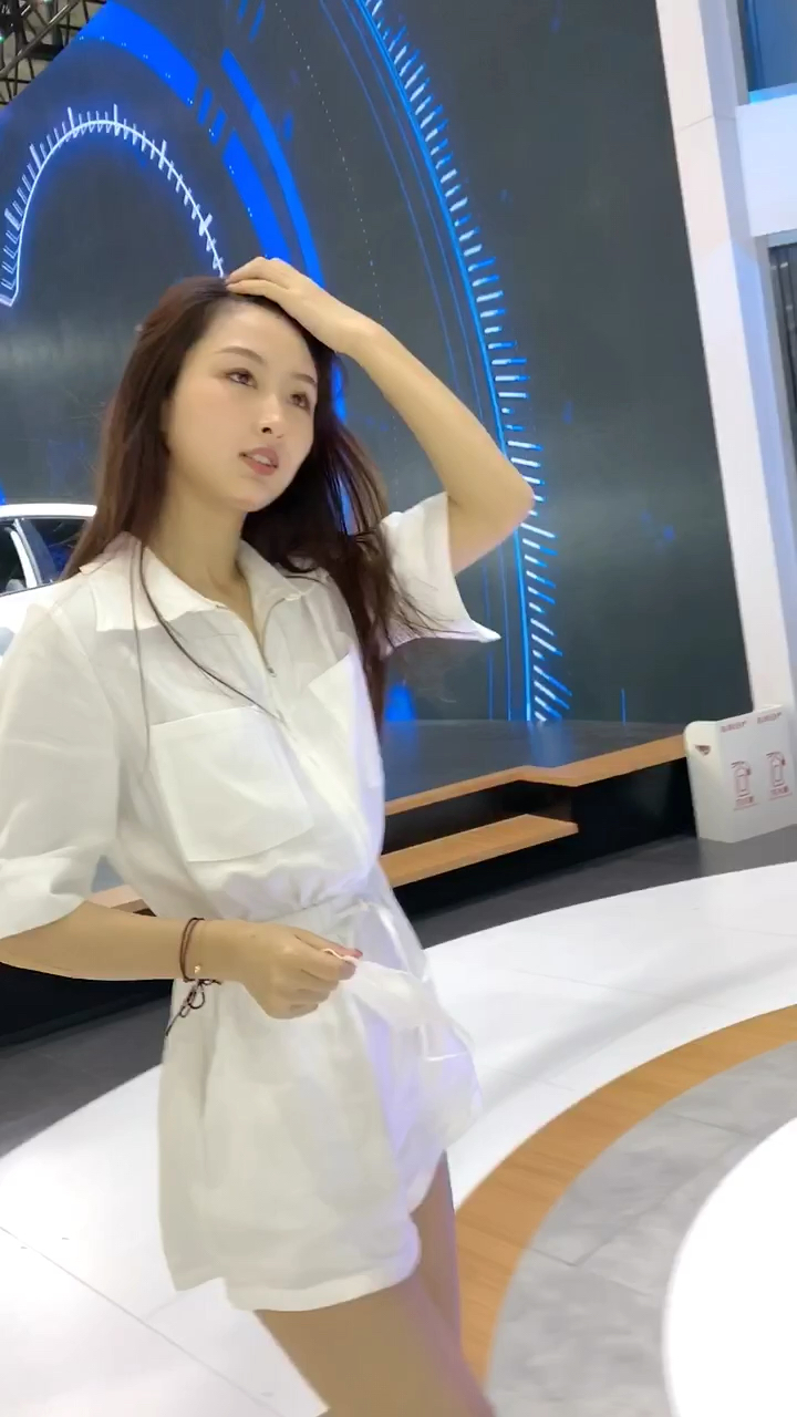 小姐姐撩发太性感了