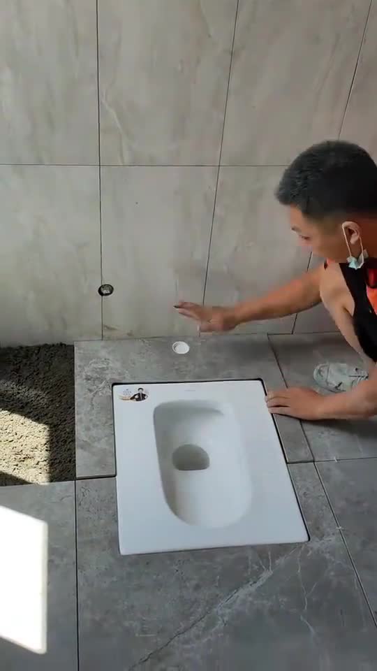 蹲便器四周磨圆角效果就是不一样