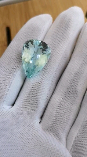 新疆阿勒泰海蓝宝石