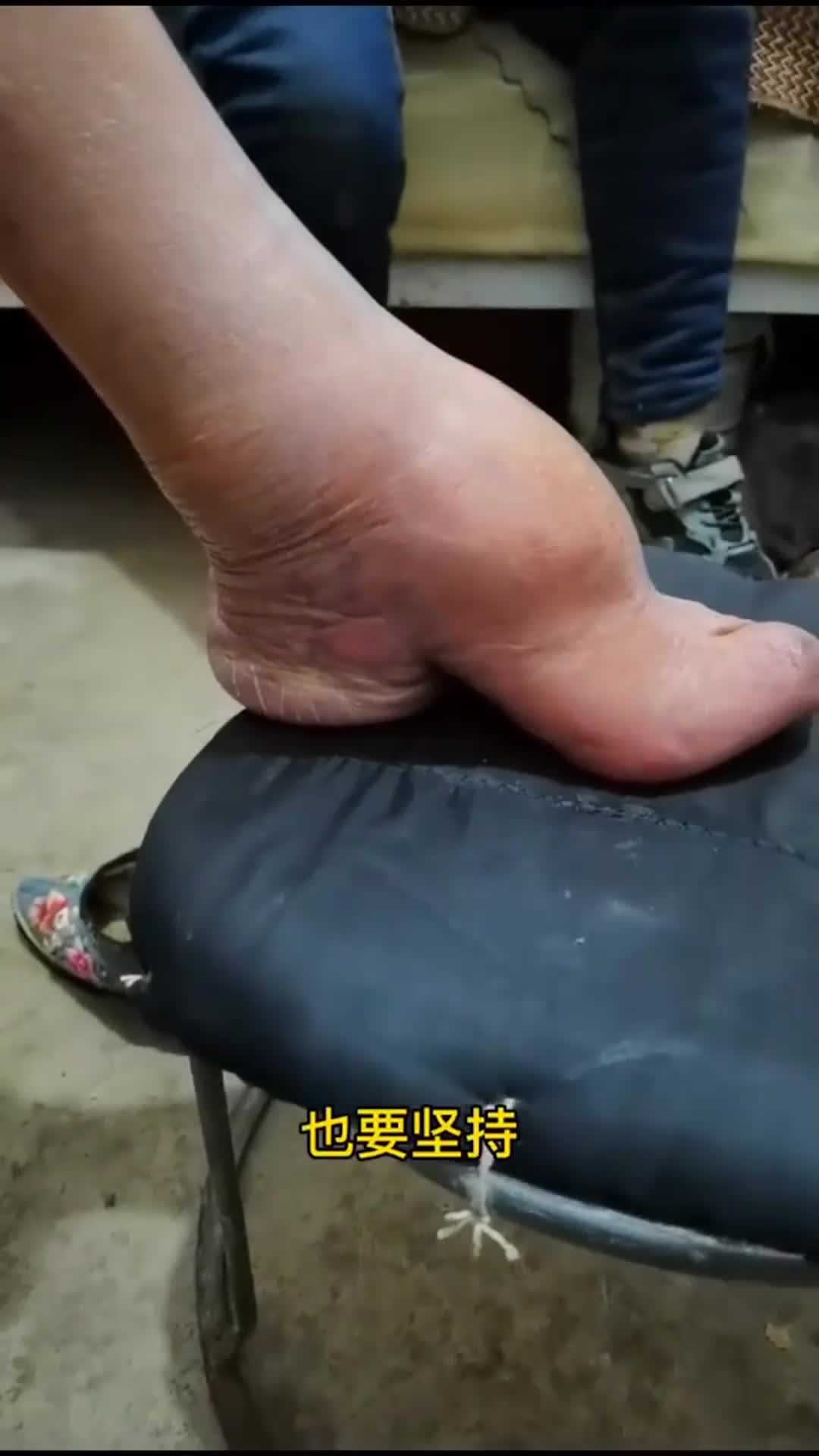 裹小脚的古代女子脱鞋后才能体会到多残忍