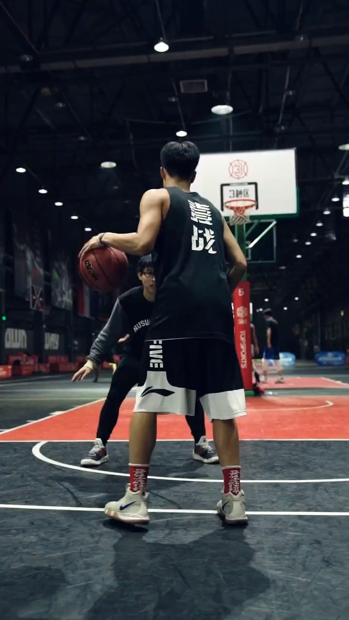 实战教学艾弗森招牌变向crossover变向狂魔宋教练亲自讲解