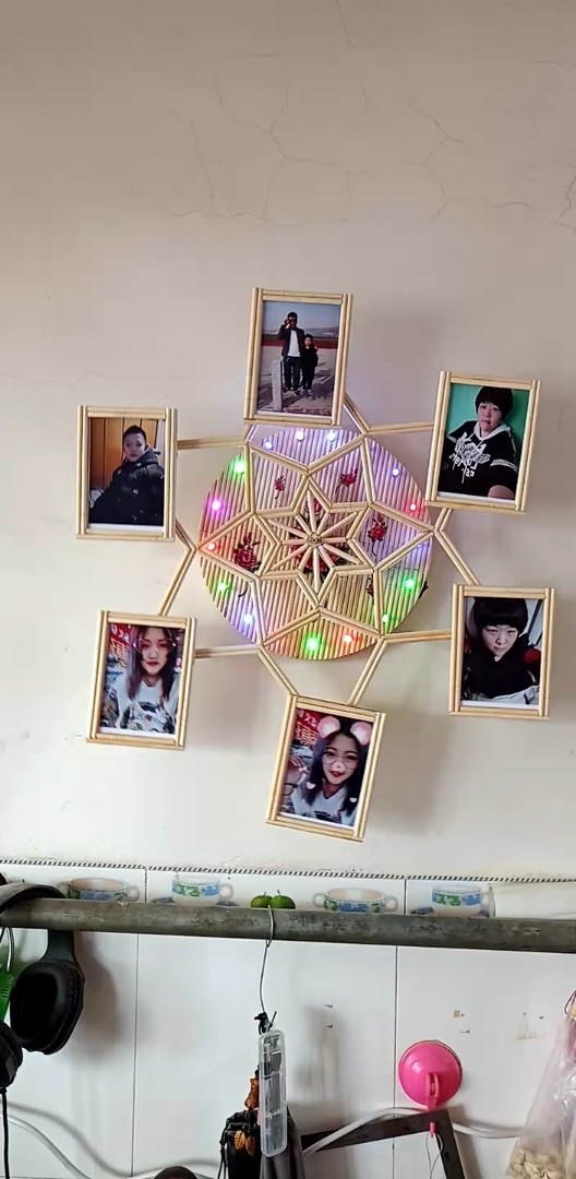 壁挂式旋转相册