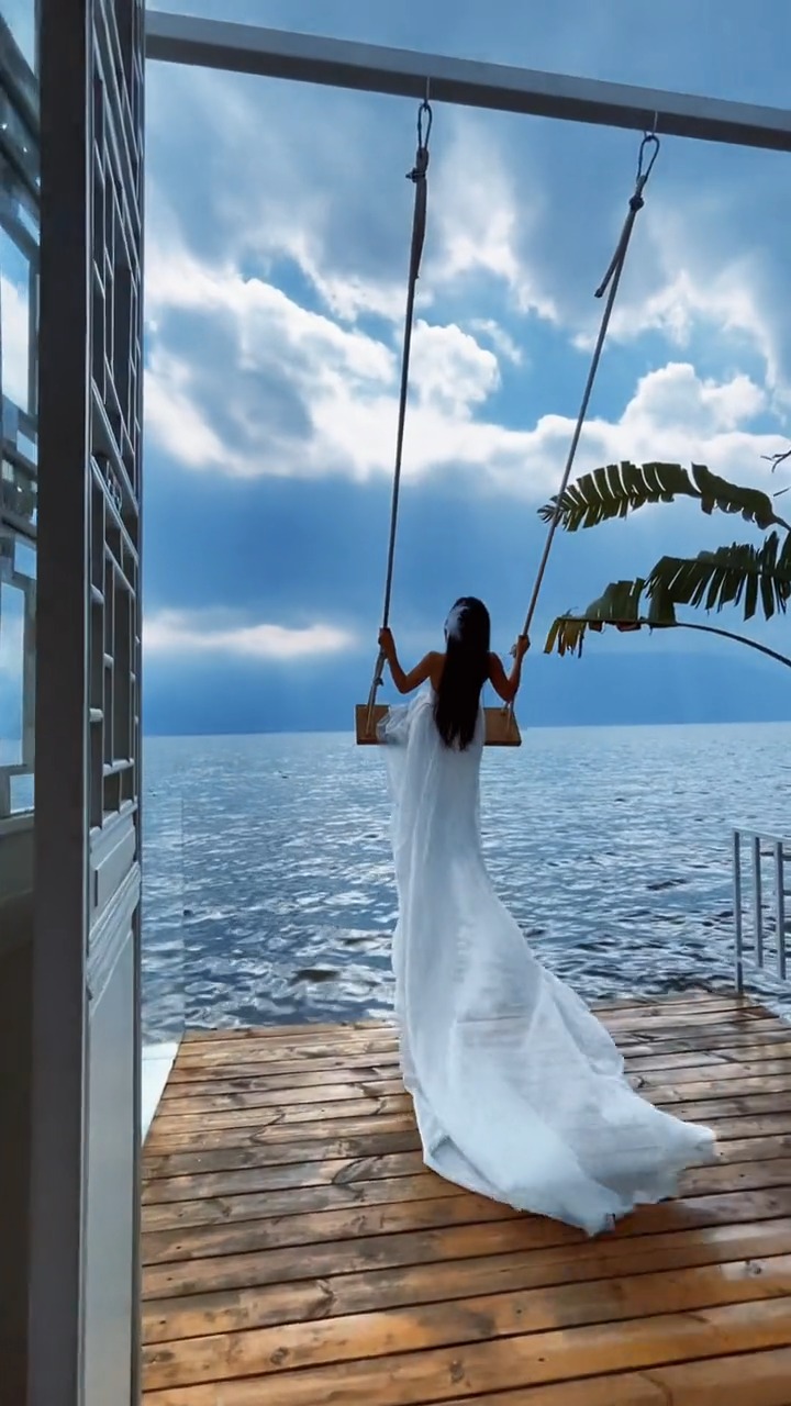 如果实在放不下一个人就来大理看看苍山睡在洱海荡荡秋千感受这里的诗