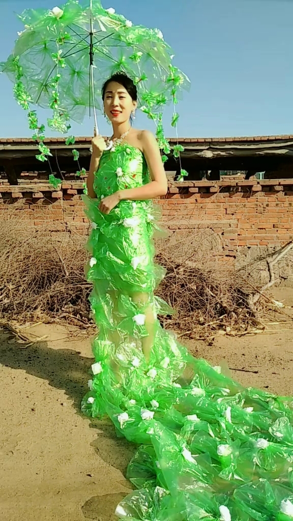 垃圾袋时尚礼服.太漂亮了