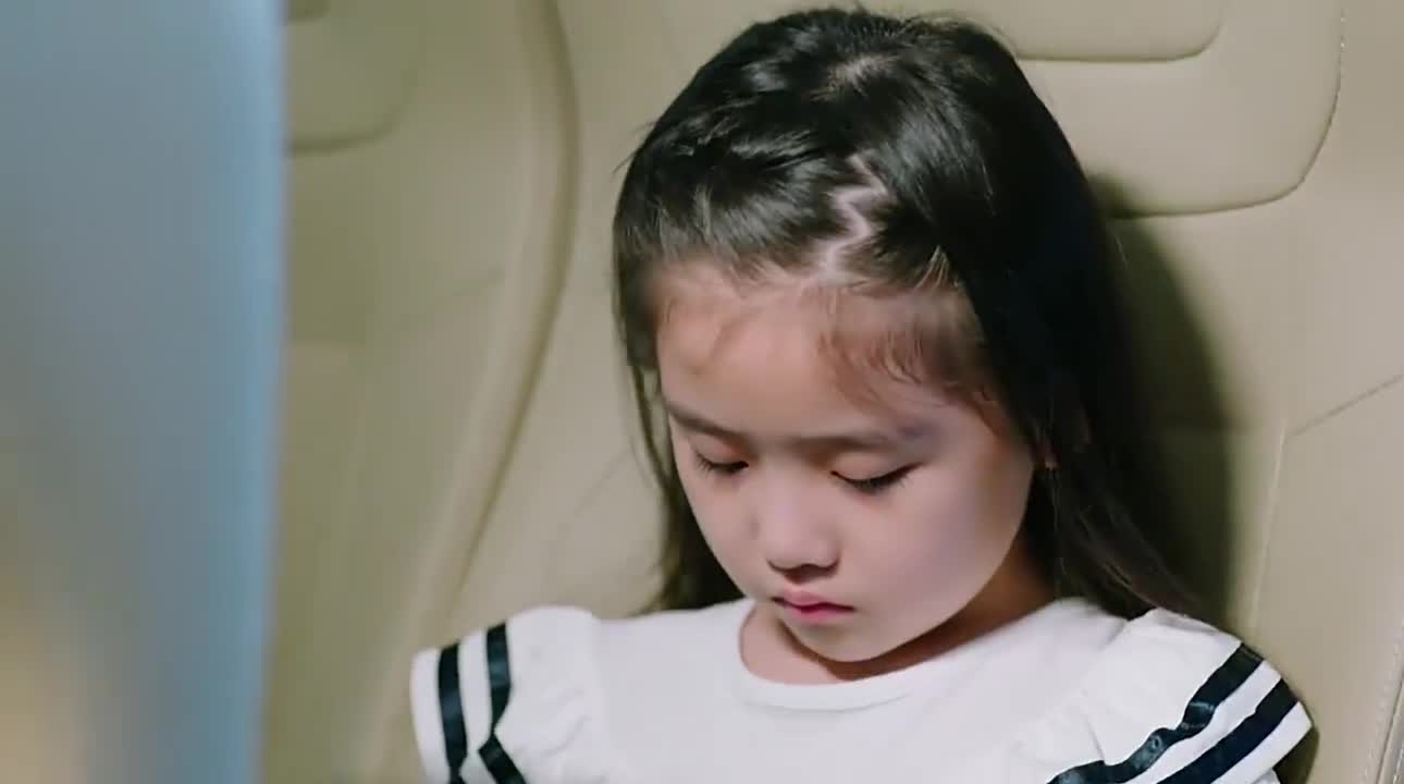 因为遇见你:乐童独自在大巴车上,肚子很饿很想妈妈,太可怜!