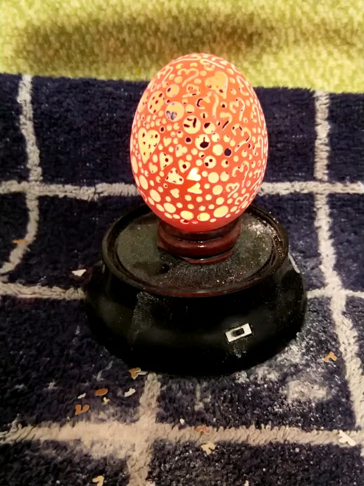 鸡蛋壳镂空雕刻灯笼