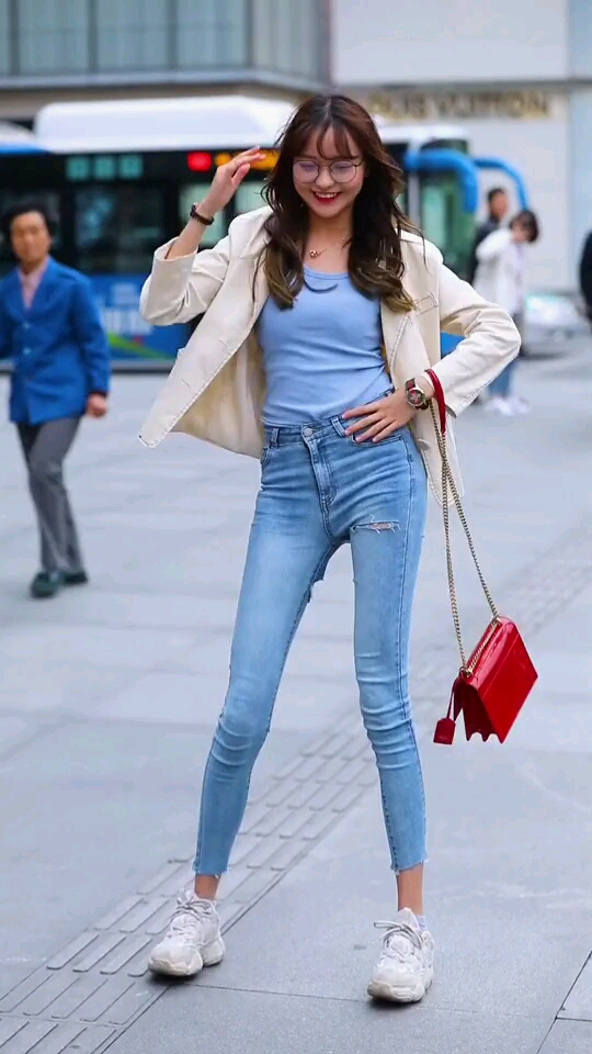 美女#这个小姐姐腿长两米