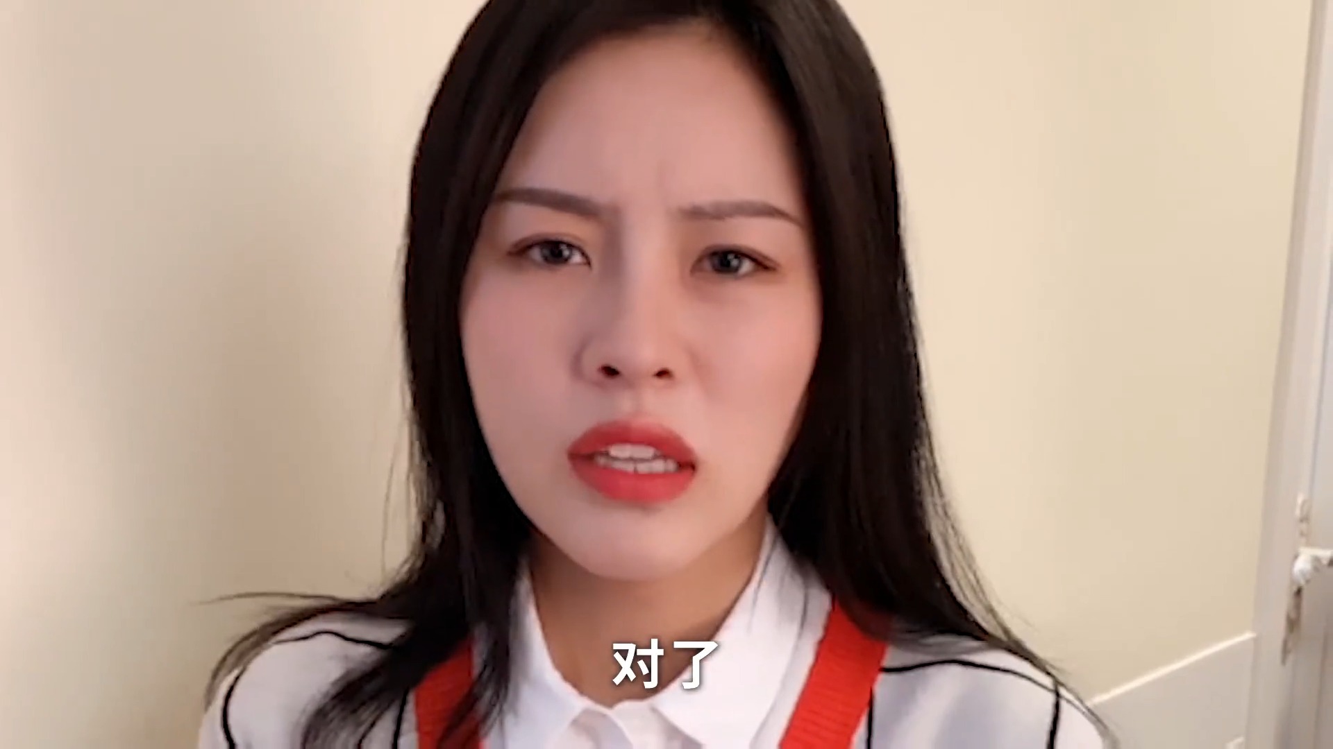 娱乐#祝晓晗搞笑视频:祝晓晗被"抢"5000块钱,却笑的合不拢嘴