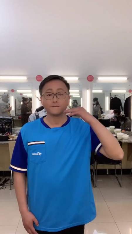 2021-09-230横店外卖员李瑞丰898粉丝  关注她以为她是王者,后来他妈