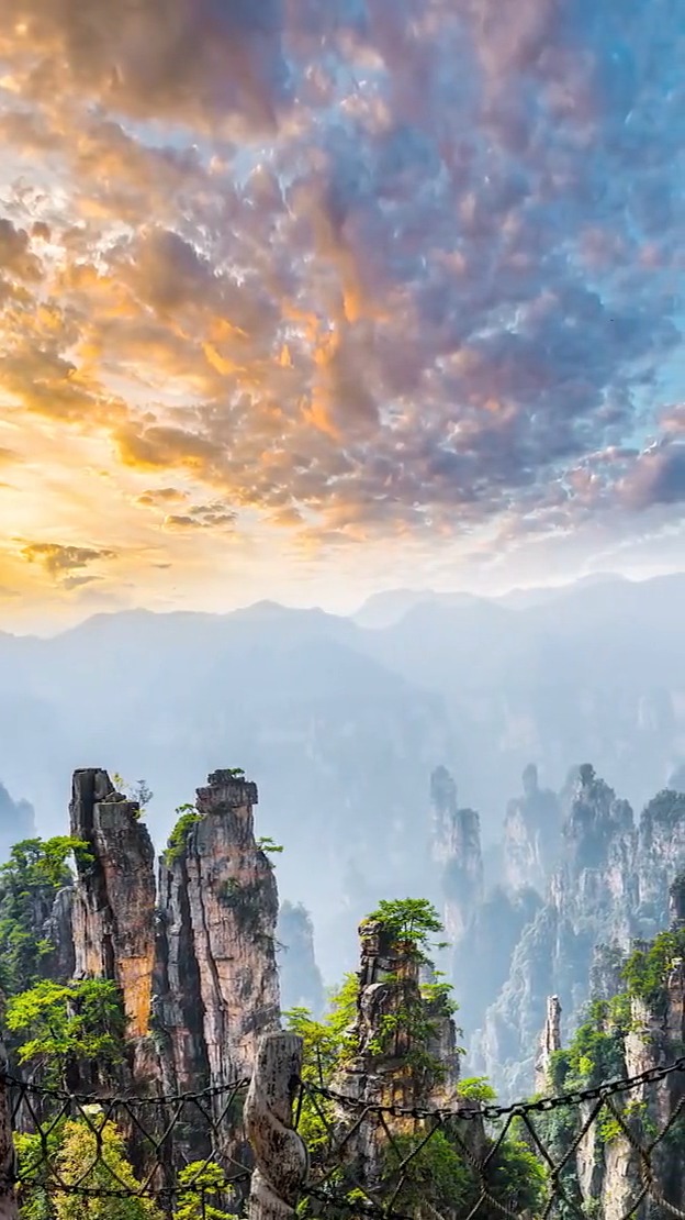 鬼斧神工的张家界阿凡达山,实景比影片震撼多了,人间仙境美如画,大片
