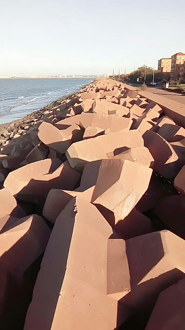 海边防浪堤坝