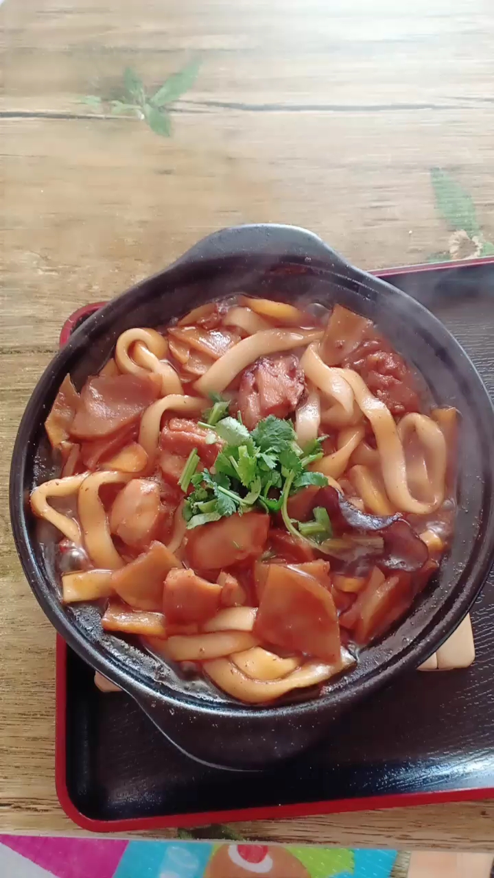 砂锅鸡加土豆粉