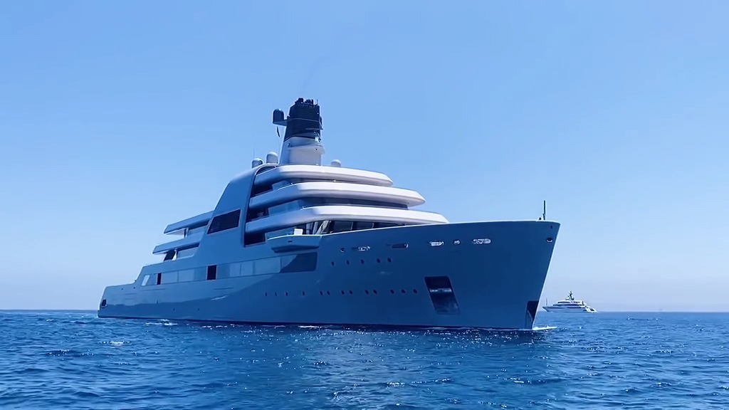 "solaris" 来自英超切尔西老板阿布的超级游艇