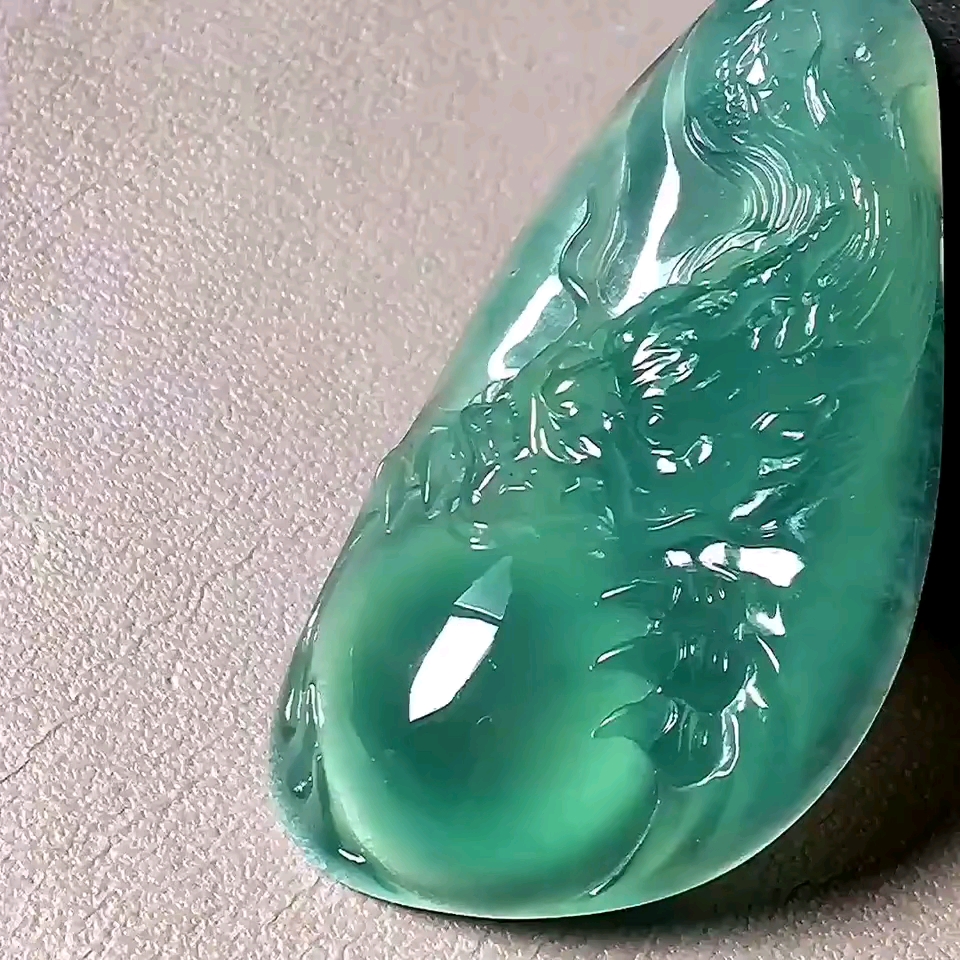 冰晴绿翡翠龙牌