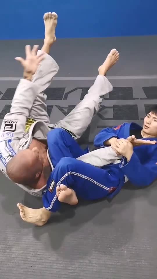 巴西柔术#形成这样的十字固,无法解开的