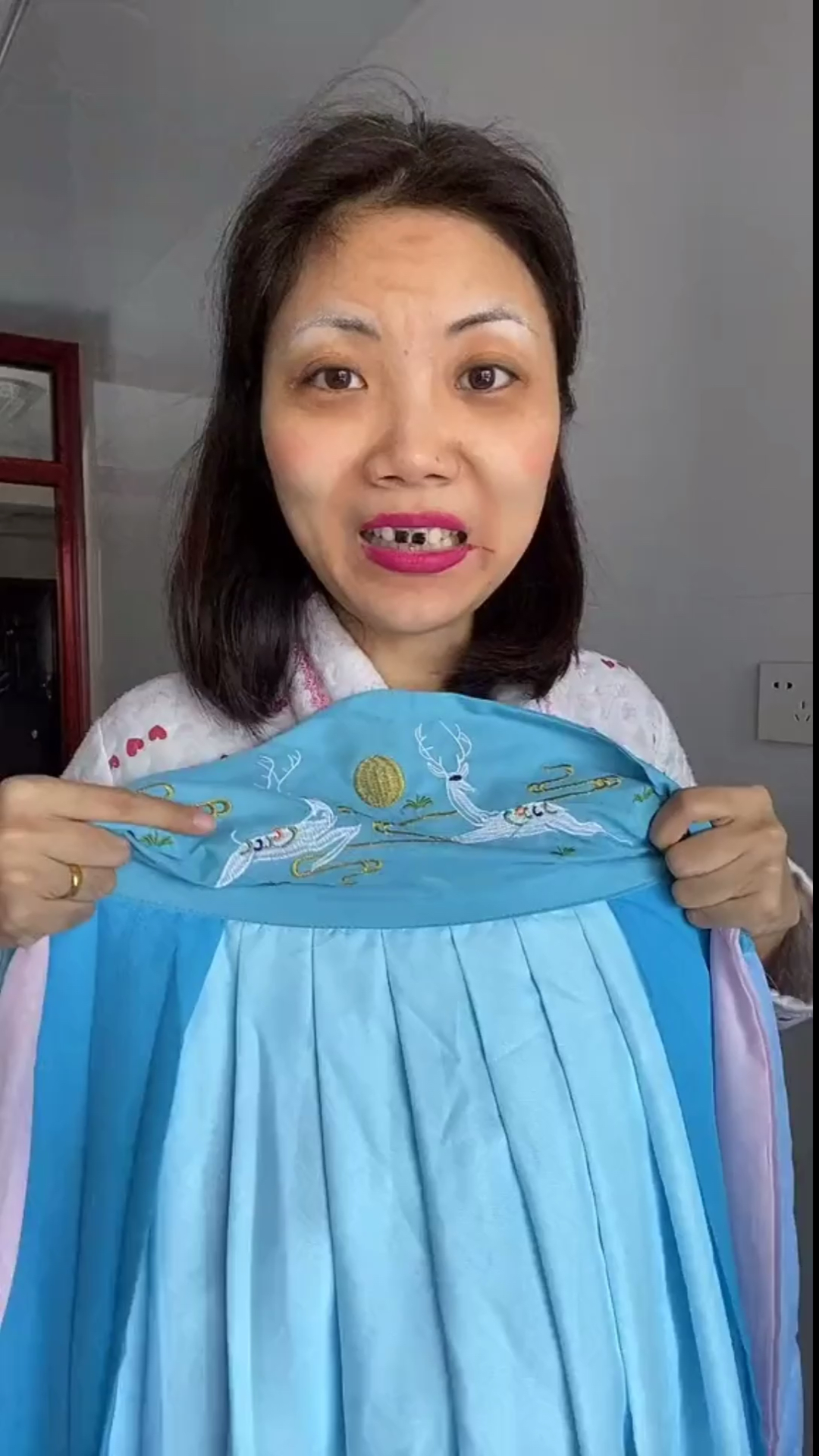 逆袭化妆术#新买的汉服,老公说太丑不适合.宝宝们化个妆这样如何