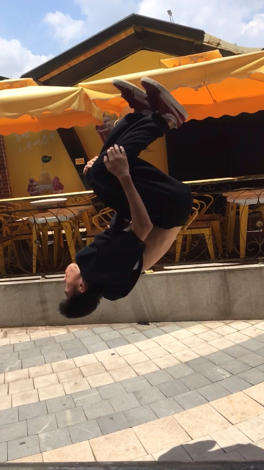 街头跑酷惊呆路人?