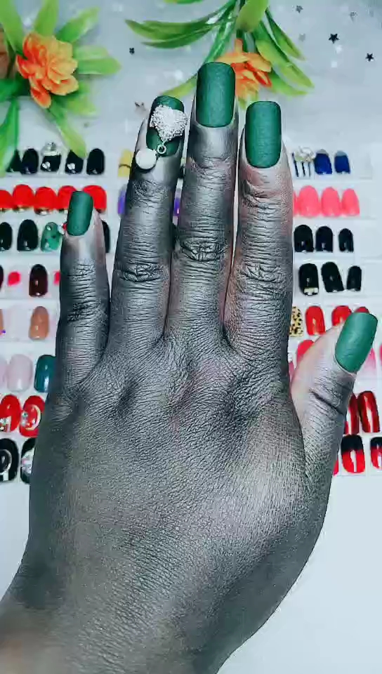 猜猜黑人手心是什么颜色的?