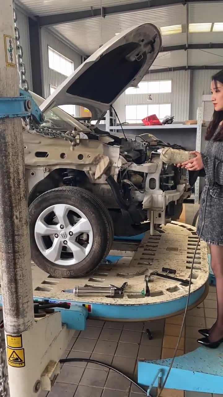女孩学修车太不容易了