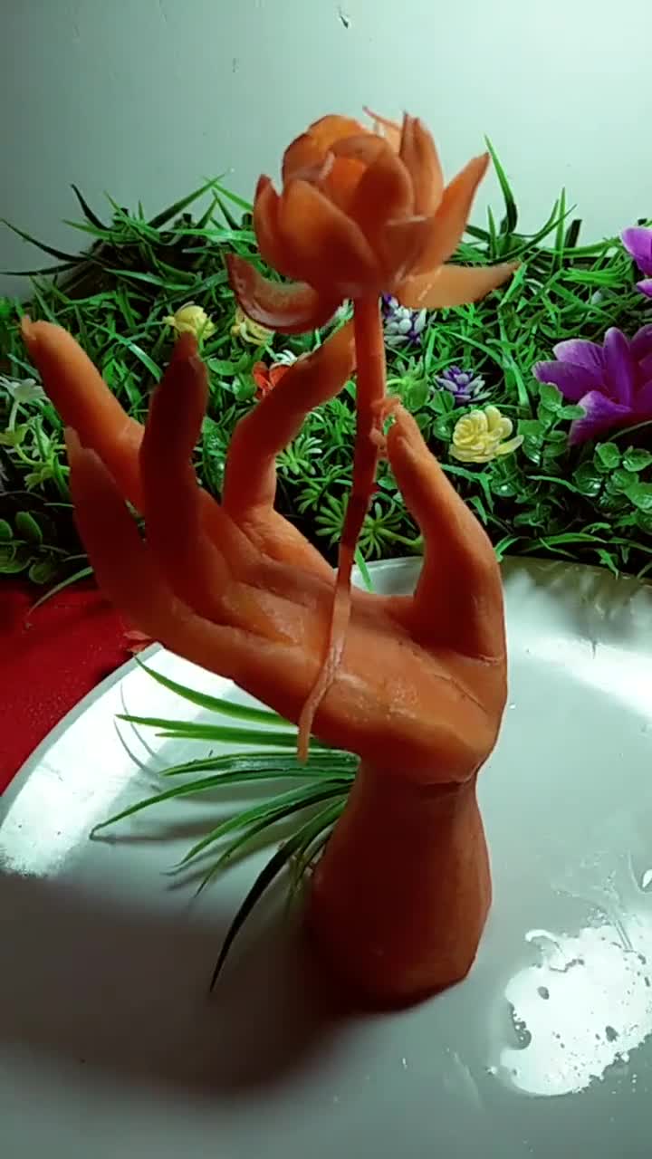 胡萝卜雕的佛手莲