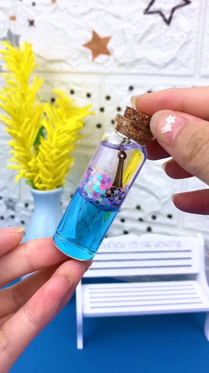 手工制作#闪亮亮的星空流沙瓶,还有分层的哦,听说对它许愿都能实现呢