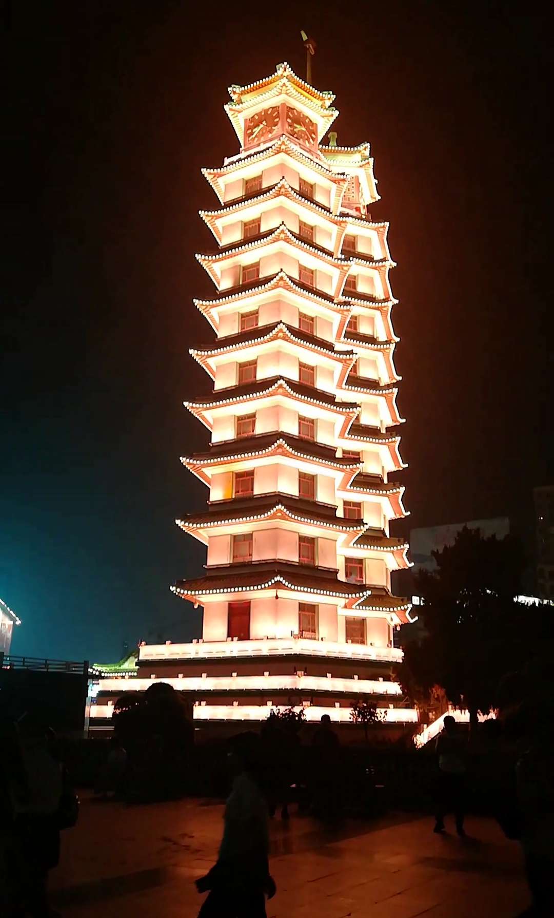 夜晚的二七塔