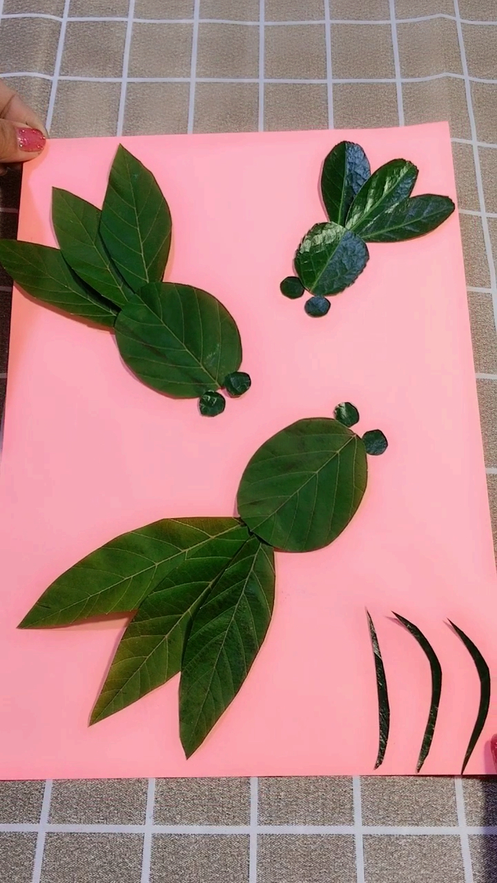 随便捡几片树叶就能完成,小鱼儿漂亮吗?