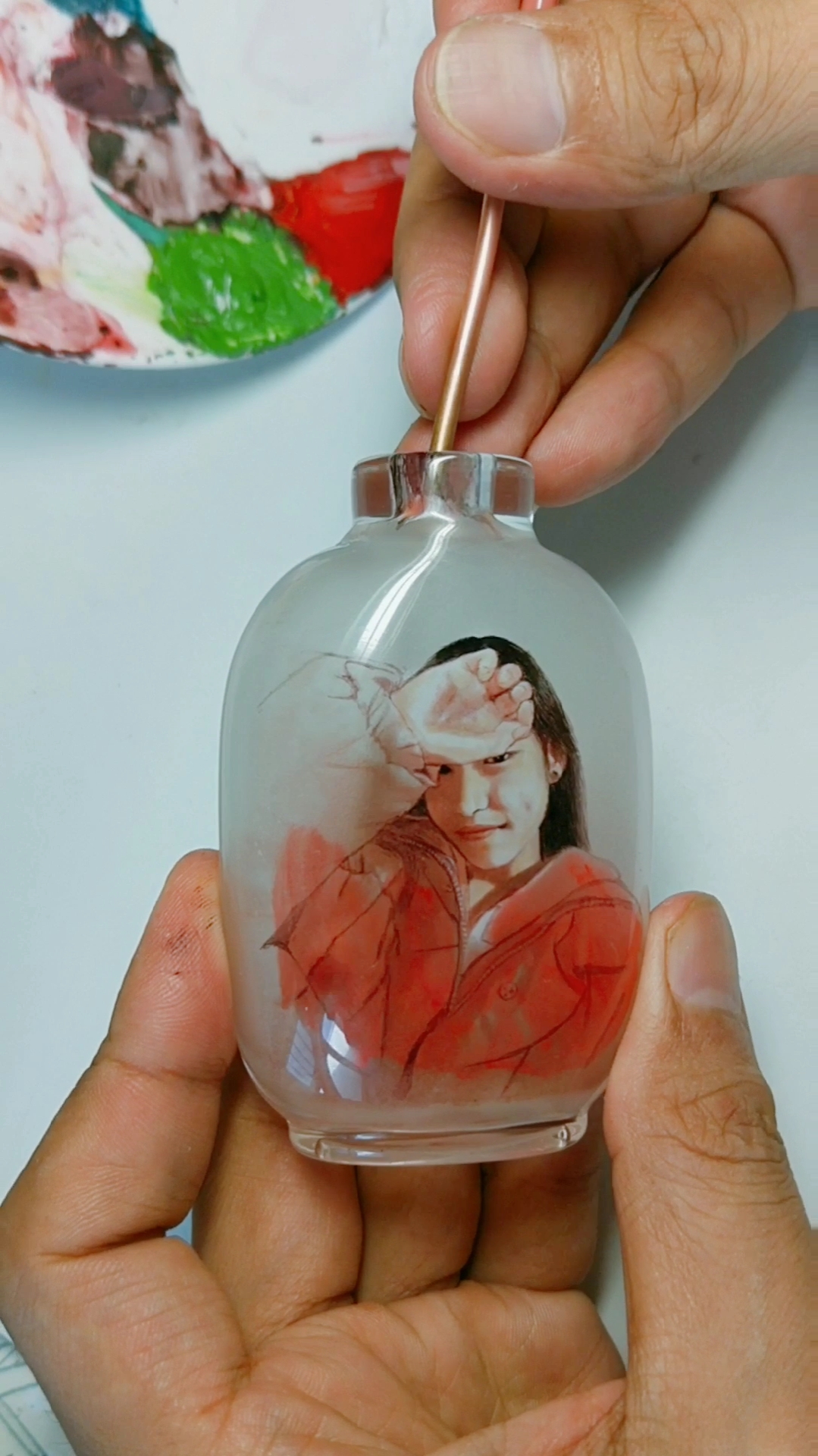 完了 把老婆画瓶子里了!