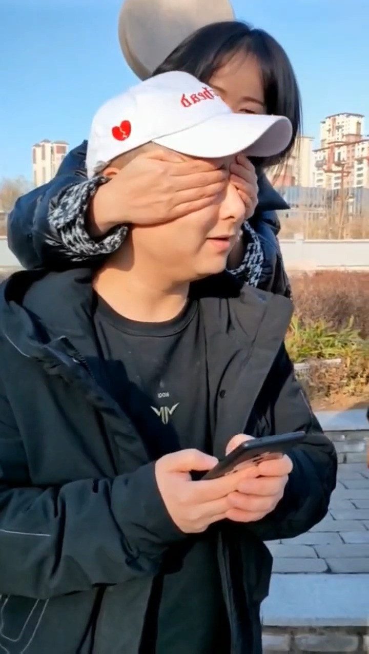 大哥担心妹妹不懂咋约会,本想神助攻,没想到小哥都开始怀疑人生了