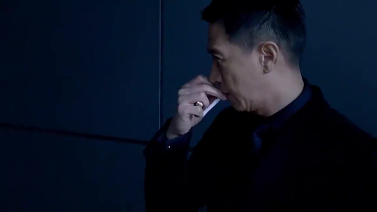 使徒行者:张家辉被黑帮袭击,秘书以一敌众,自己却站一旁抽烟
