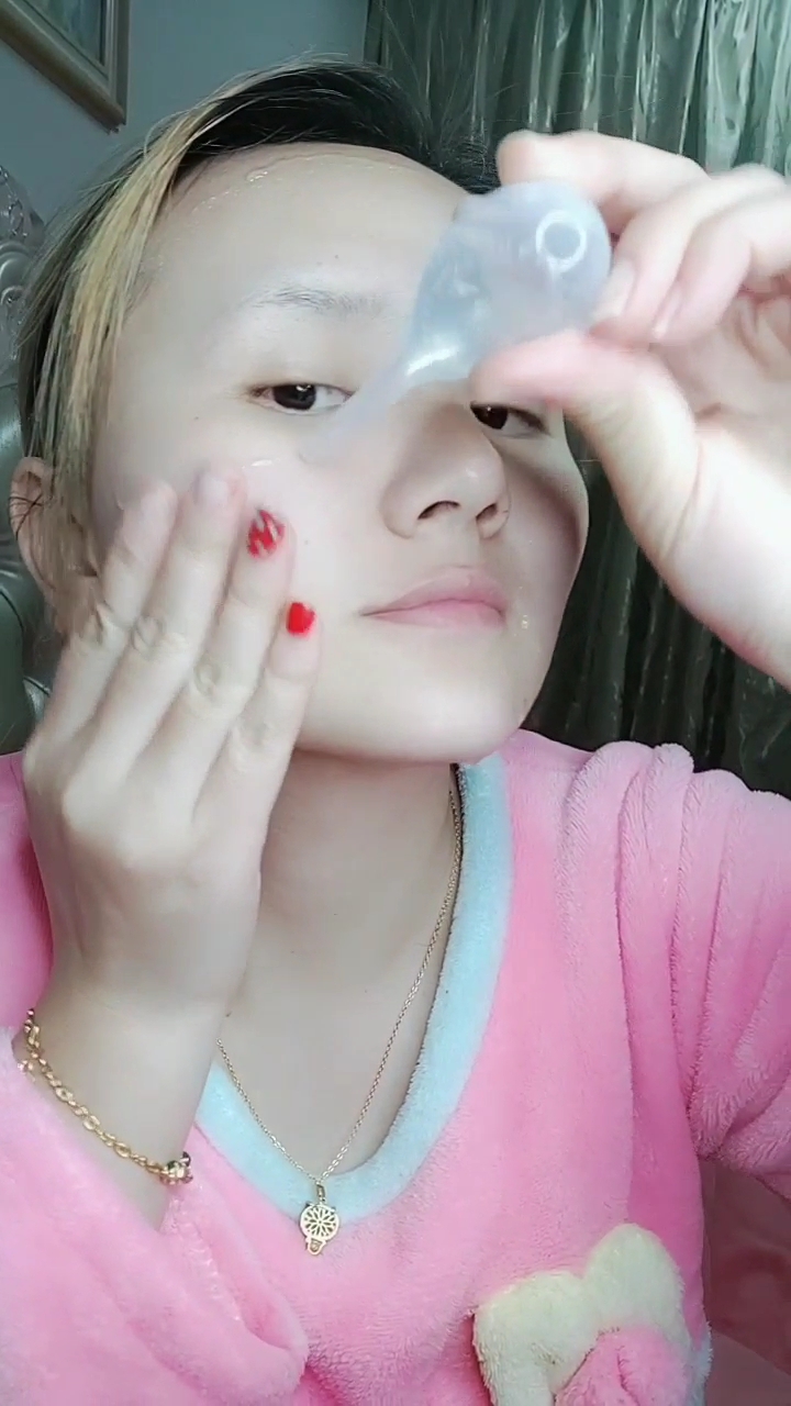 最近流行开塞露擦脸.我也跟波风试试